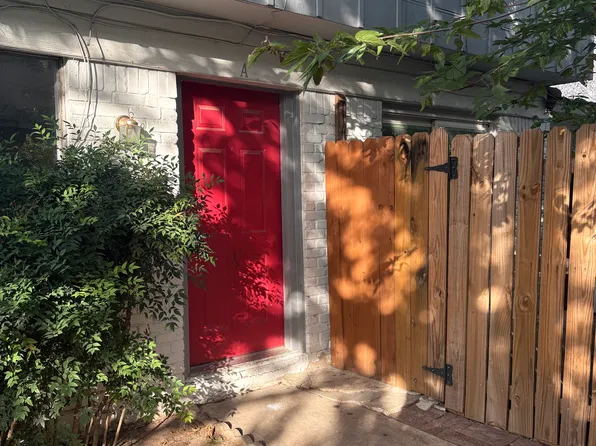 8901 Tronewood Dr APT A, Austin, TX 78758