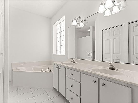 3rd image of 2380 NW 53rd Avenue Rd