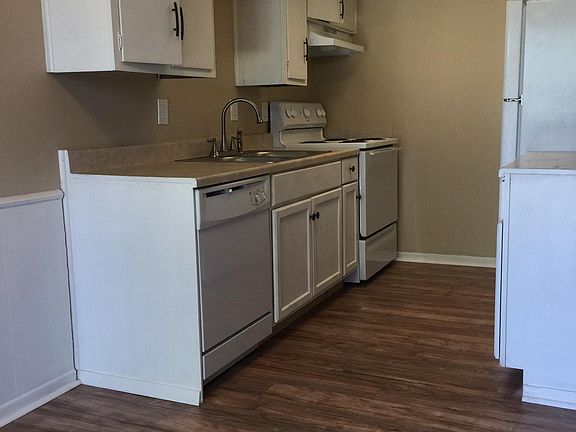 2nd image of 2800 W Davis St #B1