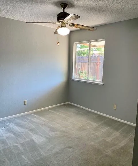 6078 N Hazel Ave — Photo 20
