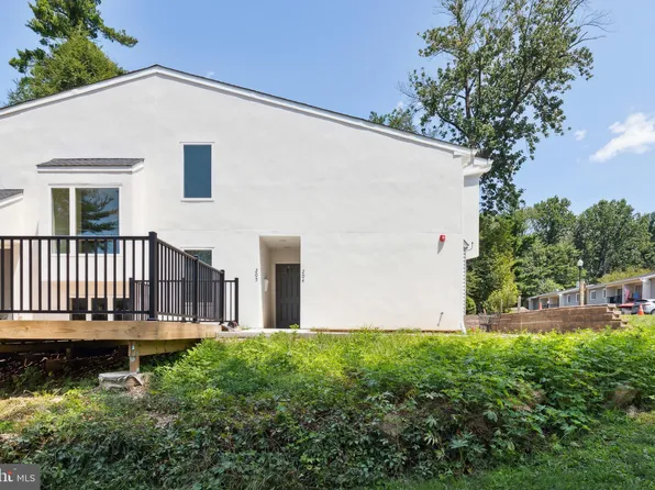 204 E Chelsea Cir, Newtown Square, PA 19073