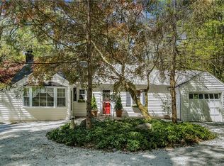 4 Robin Hill Rd, Mount Kisco, NY 10549