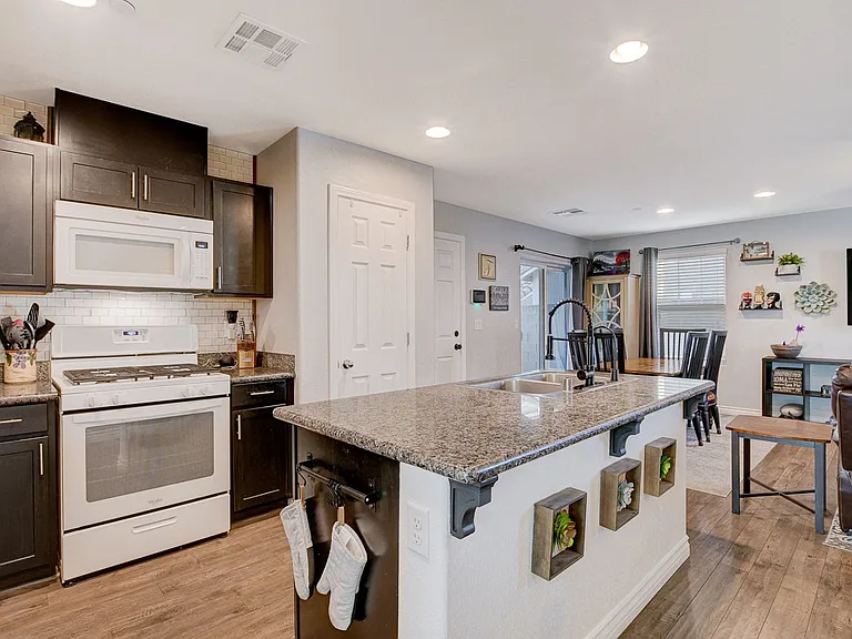 1045 Spotted Saddle St — Photo 17