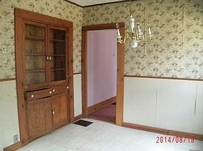 5th image of 608 W South St