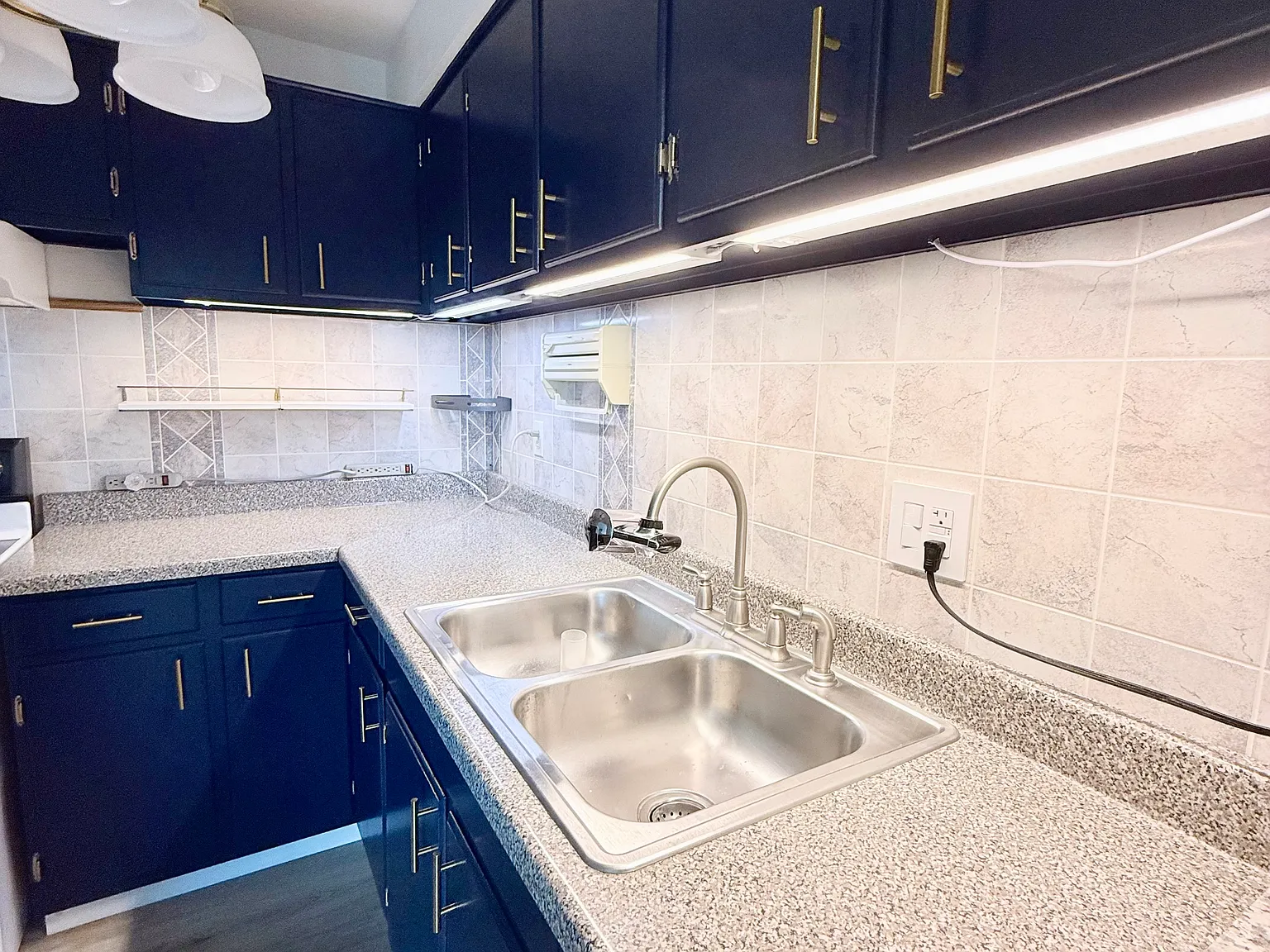 2 bed, 760 sqft, $1,300 — Photo 3