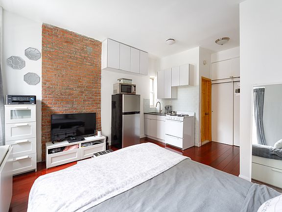 2nd image of 38 Orchard St #2I