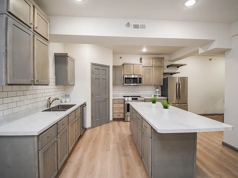 7446 S Louise Ave #101 — Photo 4