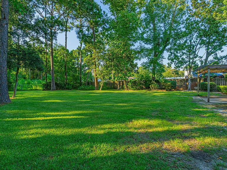 24 Neptune Dr — Photo 21