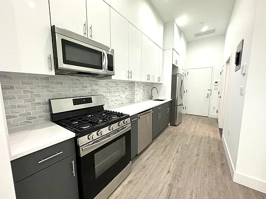 Rented by R New York | media 17