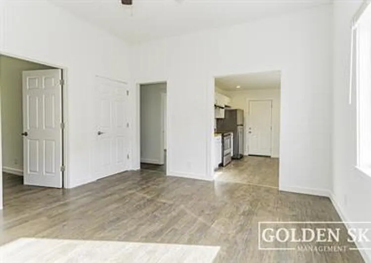 3 bed, 1.0 bath, $1,200 — Photo 3