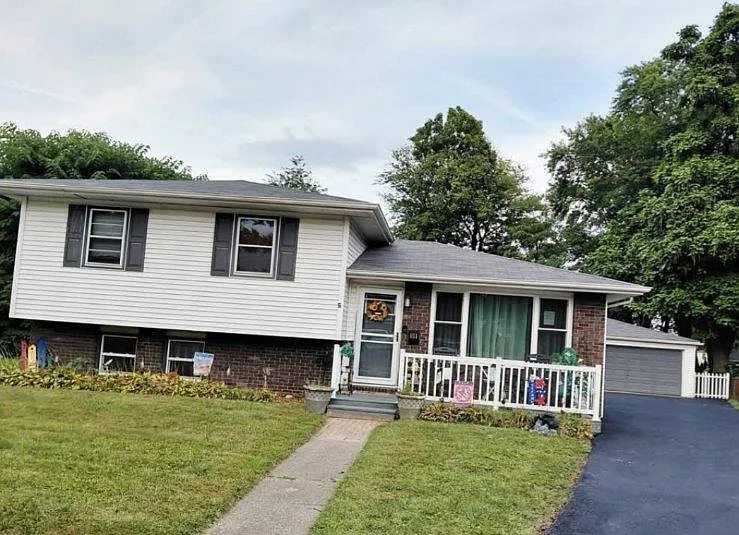 811 Henry Ct photo 1