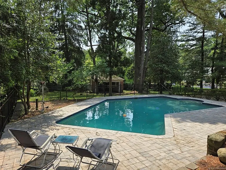 328 W Ridgewood Ave — Photo 46