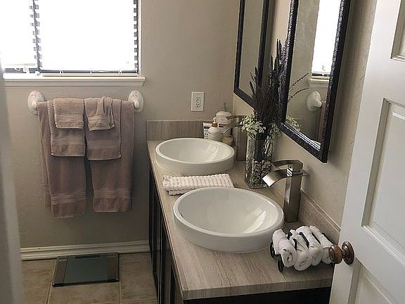 5th image of 3136 La Mesa Dr
