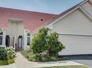 4037 S Fohr Dr, New Berlin, WI 53151