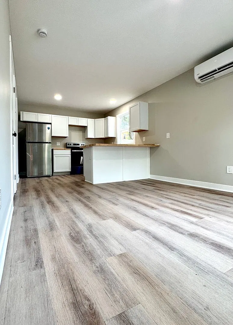 629 Amity Ave — Photo 2