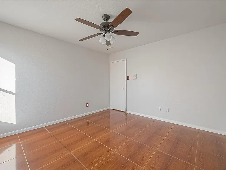 9407 Demsey Mill Dr — Photo 31