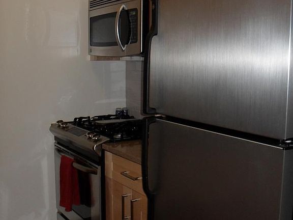 3rd image of 21 West St APT 10C