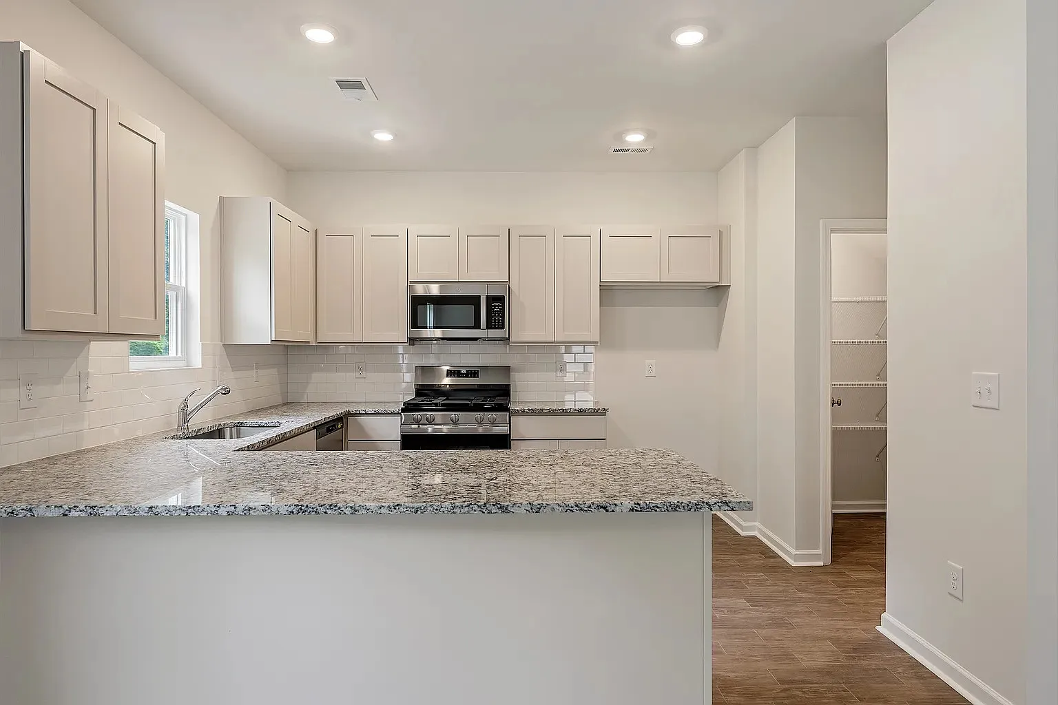 4 bed, 2.5 bath, 1786 sqft, $1,850 — Photo 3