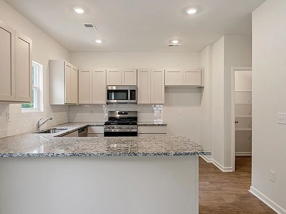 3rd image of 12115 Lansbury Dr