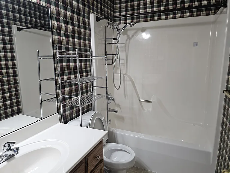 4520 Thompson St — Photo 4