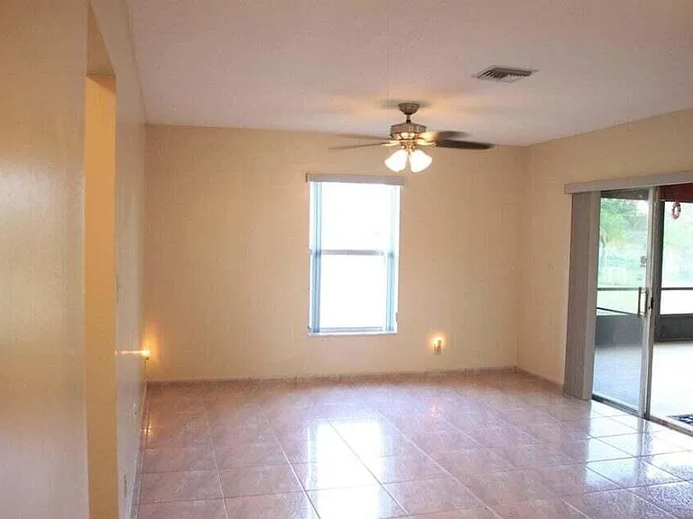 221 Bilbao St — Photo 2