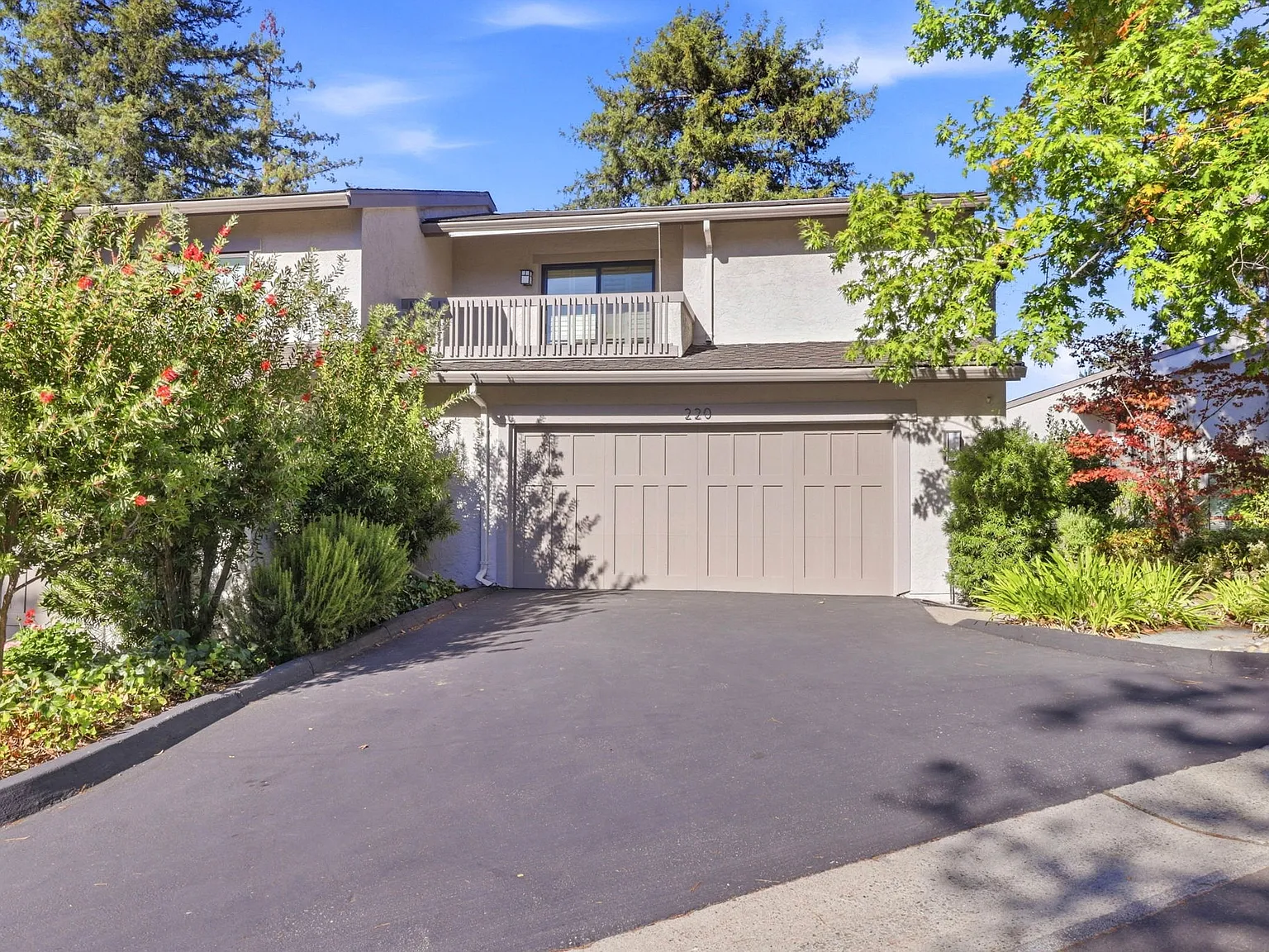 3 bed, 2.5 bath, 2150 sqft, $9,500 — Photo 2