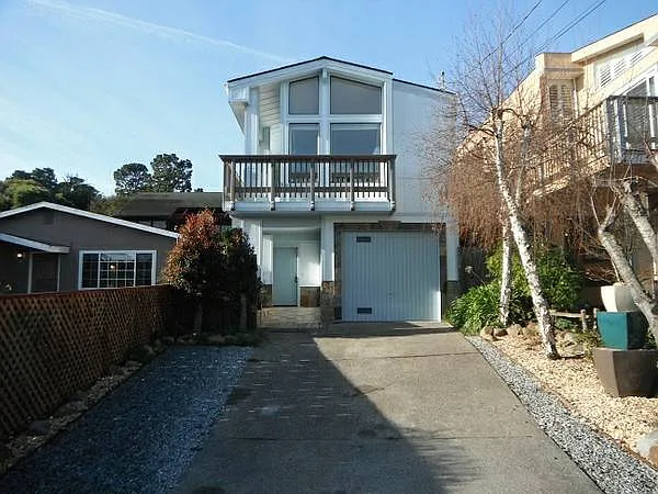 671 Lily St photo 1
