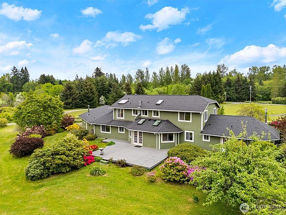 4th image of 2402 36th Avenue NE