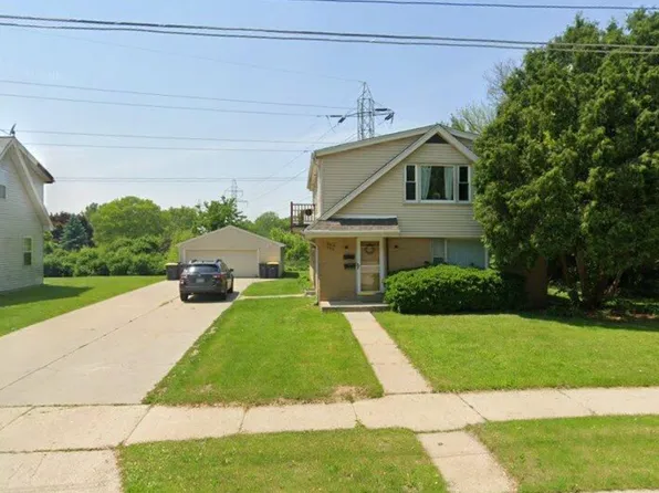 2014 Cardinal Dr, Waukesha, WI 53186
