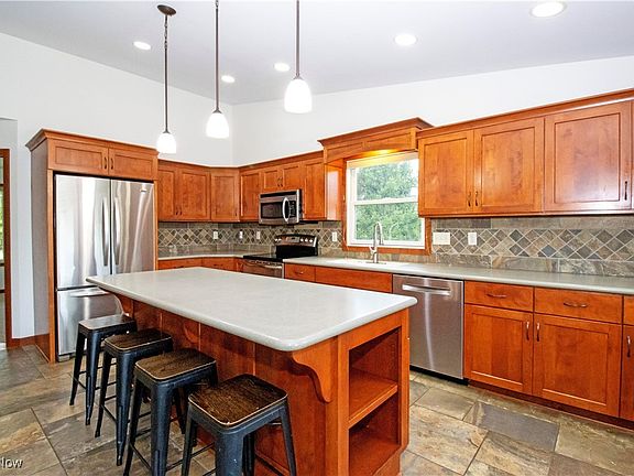 4th image of 9170 W Old Lincoln Way