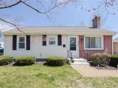 35 Maplecrest Dr, Pawtucket, RI, 02861