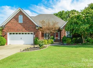 4711 Sherborne Dr, Harrisburg, NC 28075