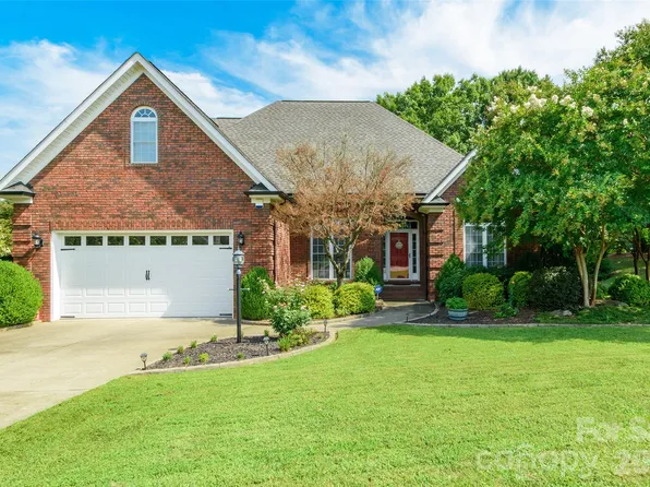 4711 Sherborne Dr, Harrisburg, NC 28075