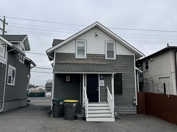 3rd image of 2702 Lancaster Ave
