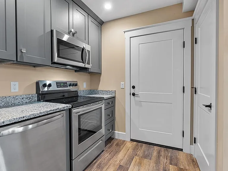 5 Batchelder Ct #301 — Photo 2