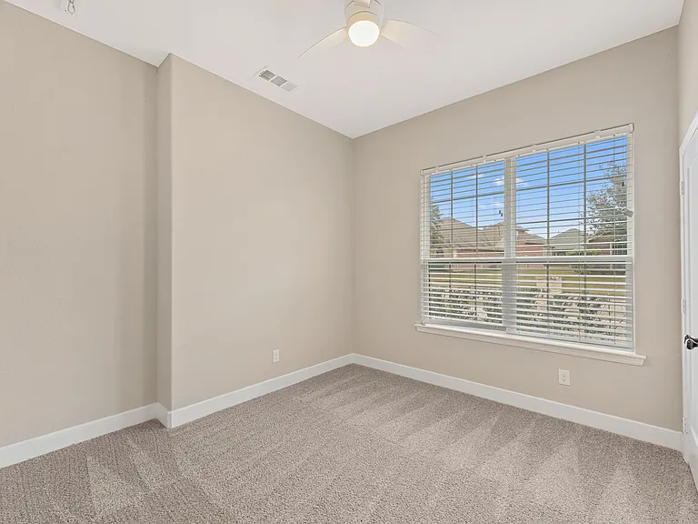 1306 Maverick Ln — Photo 13