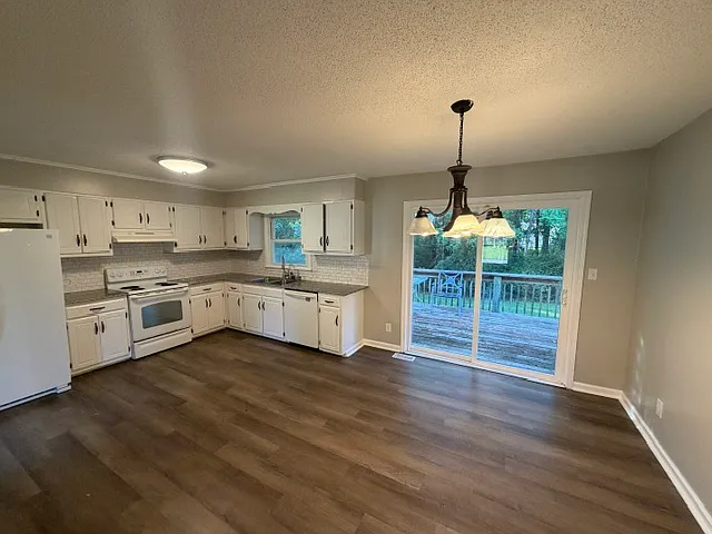 206 Cambridge Court - 1 — Photo 4
