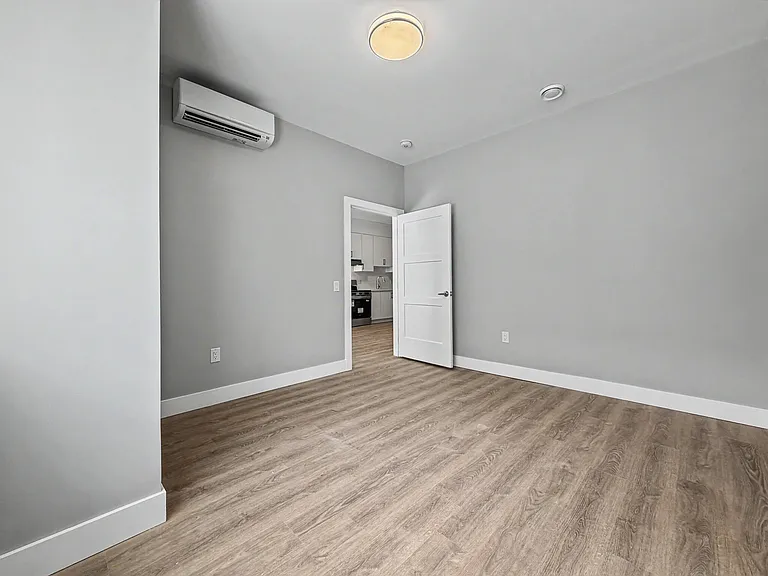 199 Pine St #4 — Photo 10