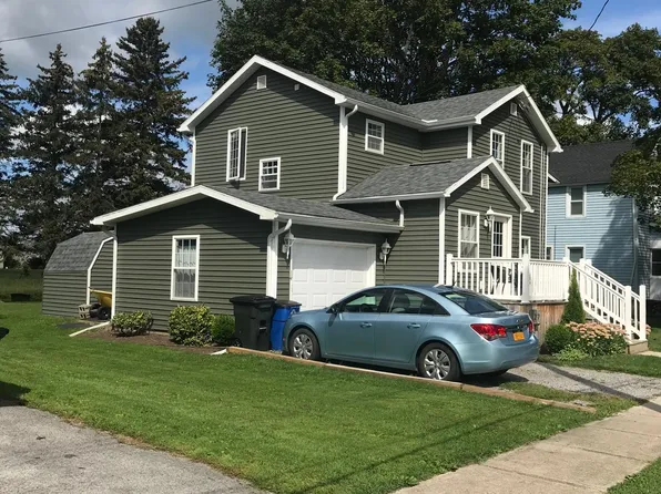 27 Chestnut St, Perry, NY 14530