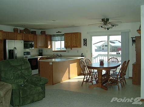 Kitchen & Dining Area