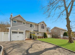 142 Reynolds Rd, West Islip, NY 11795