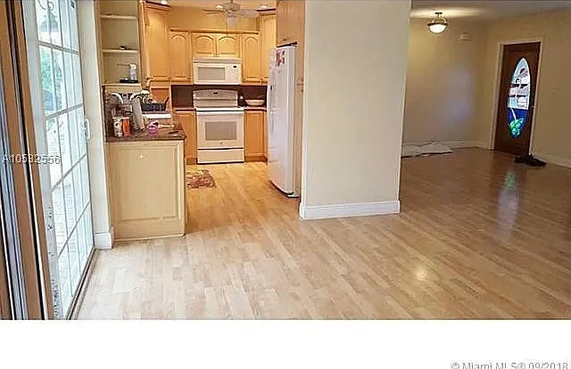 4 bed, 1500 sqft, $4,500 — Photo 2