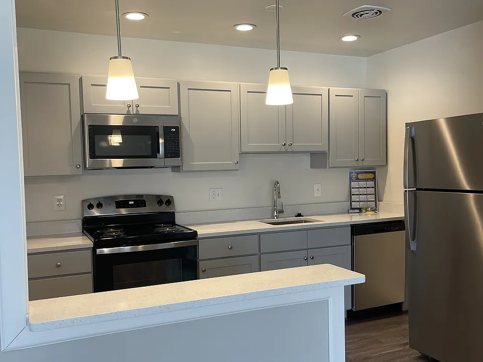 8400 Sky View Driveunit #102
