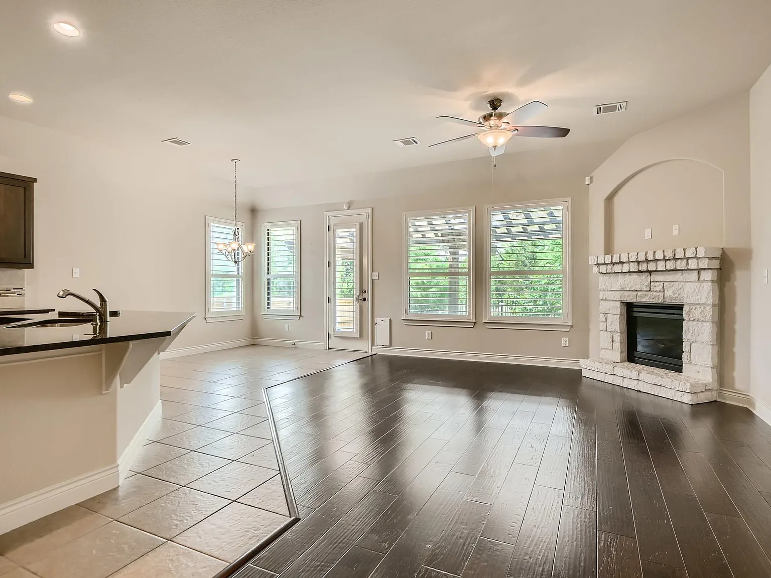 3 bed, 2.0 bath, 1925 sqft, $2,800 — Photo 4