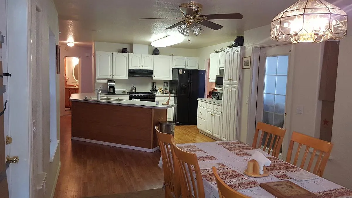 450 Endicott Drive — Photo 4