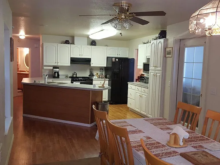 450 Endicott Dr — Photo 4