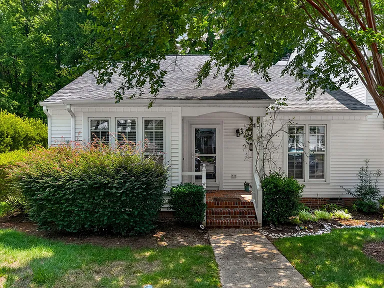 114 Planetree Ln — Photo 1