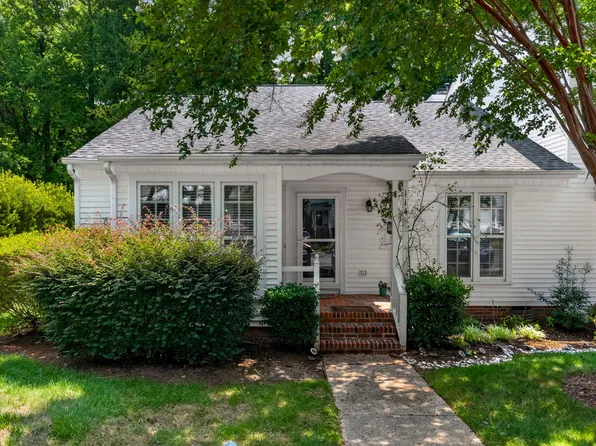 114 Planetree Ln, Cary, NC 27511