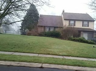 14 Meadow Glen Rd, Lansdale, PA 19446