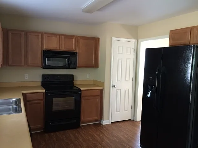 4134 Robinwood Dr — Photo 3